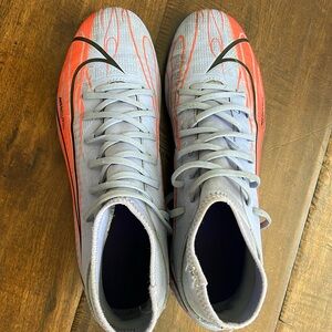 Nike Soccer Cleats Women’s Size 8 Great Condition